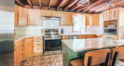 Family Friendly Farmhouse on FENCED 16 Acres with Trails