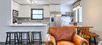 S & S Retreat – Modern Cabin with Hot Tub & Stunning Views Near Terry Peak