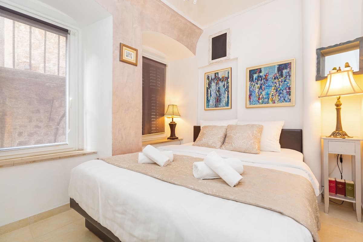 Two-Bedroom Apartment First Floor (address: Zamanjina 12) | 1 habitación, decoración personalizada y muebles diferentes