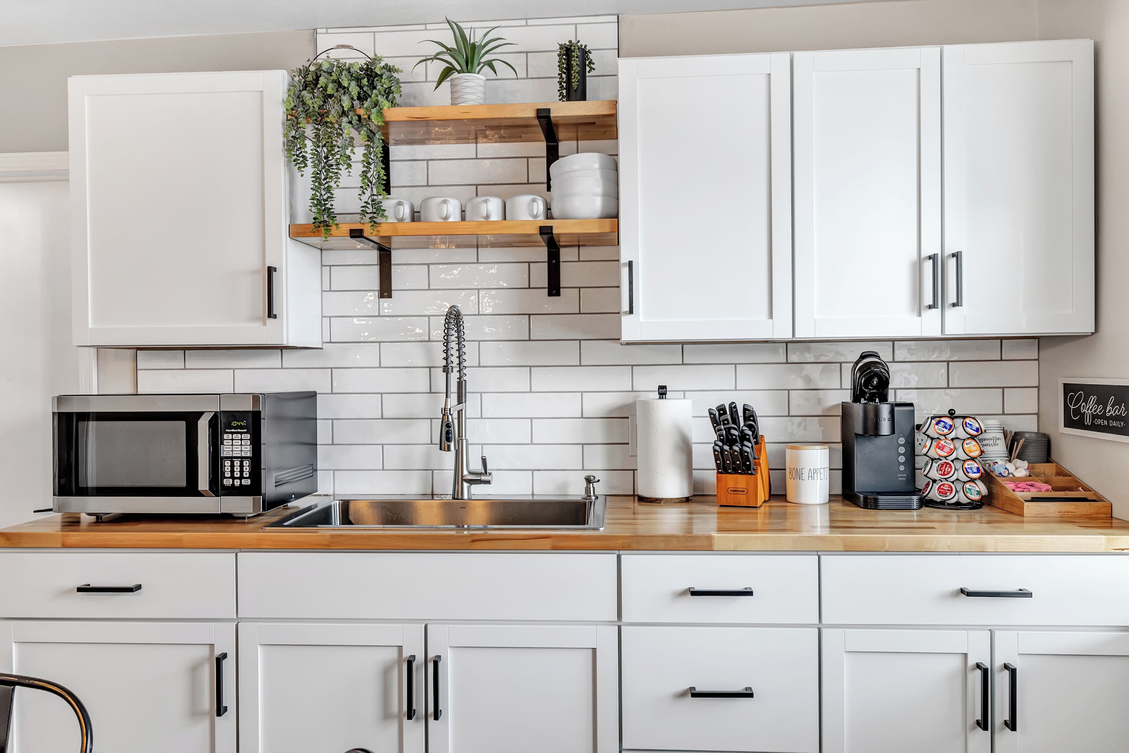 Køleskab, mikrobølgeovn, ovn, kogeplade