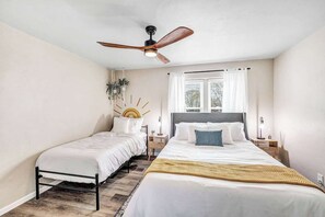 2 slaapkamers, een strijkplank/strijkijzer, gratis wifi, beddengoed