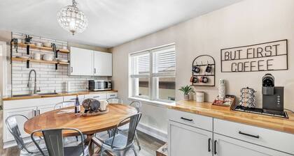 Welcome to The Steele Magnolia!! Completely renovated 2 bed/1ba plus bonus pull out futon couch