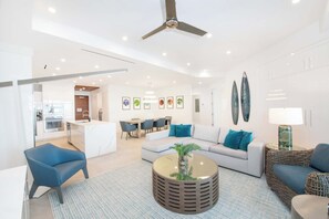 Smart TV, video games, DVD player - Rum Point Resort #404 (Seven Mile Beach)