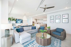 Smart TV, video games, DVD player - Rum Point Resort 401: Last Minute Stays Save 15-20% (Grand Cayman)