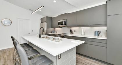 GORGEOUS 3 BED / 3 BATH VILLA WITH PRIVATE POOL. FULLY REMODELLED