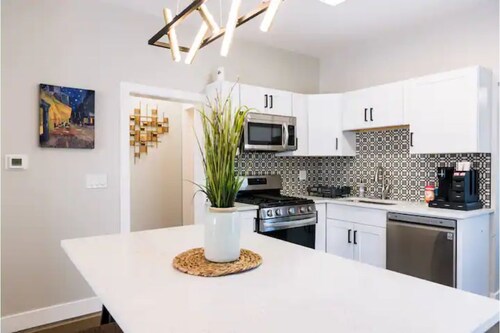 Royal Bungalow - Sleek n' Modern Granary Getaway