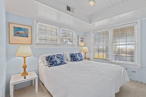 5 bedrooms, free WiFi, bed sheets