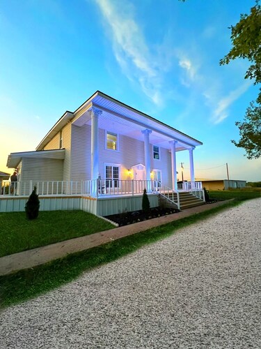 Ranch House Estate on 20 acres w/ 2 fishing Ponds 45 min from Dallas 