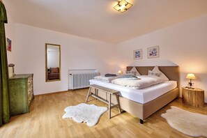 1 bedroom, WiFi, bed sheets - Sunny, bright "Holiday apartment 2" in a quiet, central location (Garmisch-Partenkirchen)