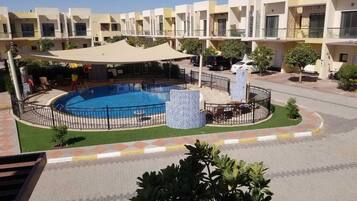 Vista frontal de la propiedad