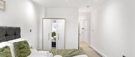 1 Schlafzimmer, Bügeleisen/Bügelbrett, Reisekinderbett, kostenloses WLAN