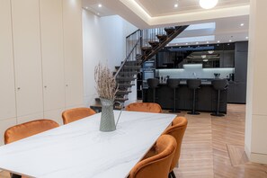 Apartment, 5 Bedrooms | Private kitchen
