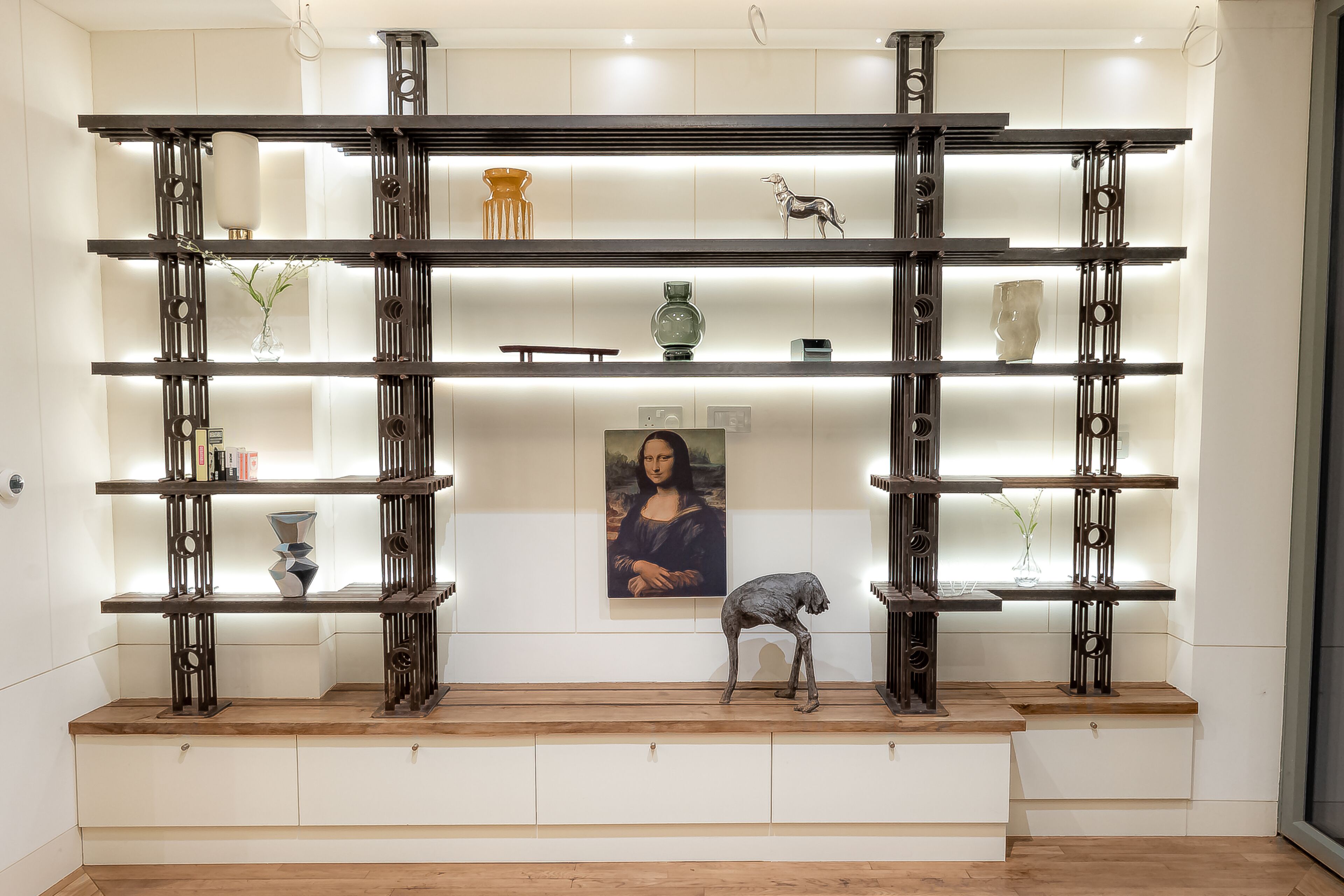 Leilighet, 5 soverom | Oppholdsområde | En 42-tommers Flatskjerm-TV med kabel-kanaler samt TV