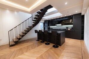 Apartment, 5 Bedrooms | Private kitchen