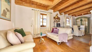 Fernseher, Bücher, Stereoanlage