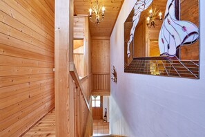 Interior - Sunny, comfortable "vacation apartment 4" for 2-4 people in a quiet, central location (Garmisch-Partenkirchen)