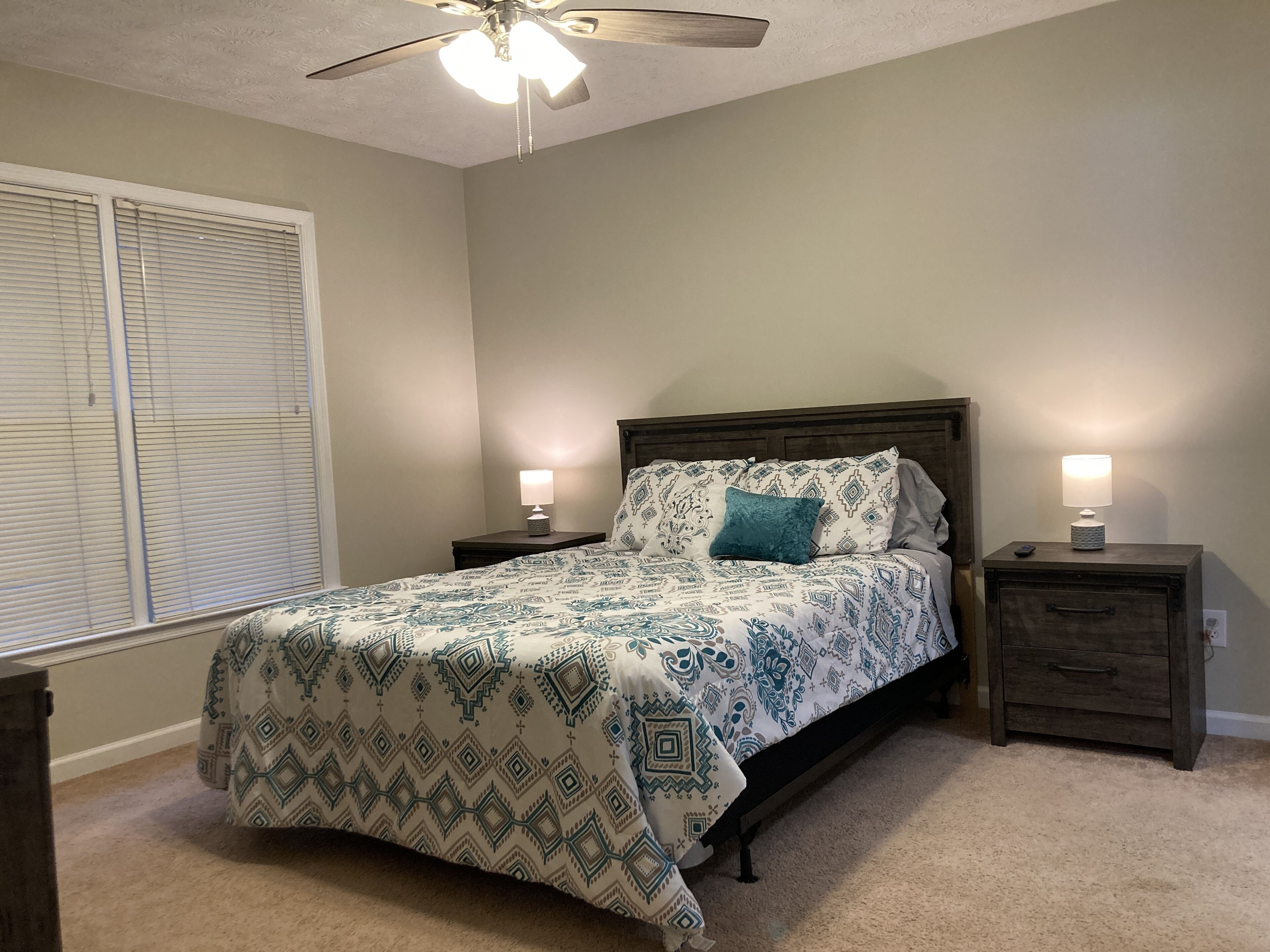 3 makuuhuonetta, työpöytä, Wi-Fi, vuodevaatteet