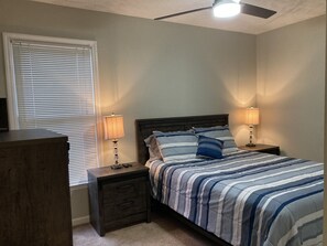 3 bedrooms, desk, WiFi, bed sheets