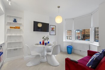 OnPoint -3 Bed House - Parking