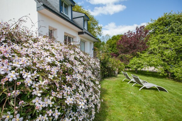 Property grounds - High-quality, tastefully decorated house by the sea. 4* label in 2024! Sleeps 4 (LA FORET FOUESNANT)