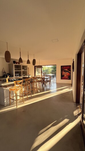 Fridge, microwave, oven, stovetop - Casa Odara Trancoso  (Porto Seguro)