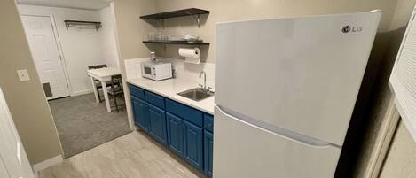 Full-sized fridge, microwave, toaster, coffee grinder