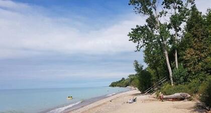 Centrally located spacious cottage just steps from beach and downtown!
