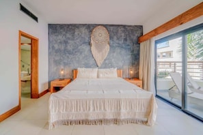 2 bedrooms, laptop workspace, iron/ironing board, WiFi (free)