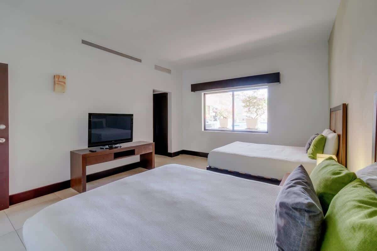 2 Schlafzimmer, laptopgeeigneter Arbeitsplatz, Bügeleisen/Bügelbrett