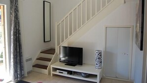 Interior - Naturist Village - Cap sauvage / Villa 29 and its terrace (Agde)