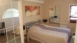 Room - Naturist Village - Cap sauvage / Villa 29 and its terrace (Agde)