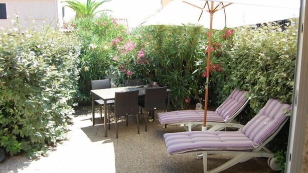 Outdoor dining - Naturist Village - Cap sauvage / Villa 29 and its terrace (Agde)