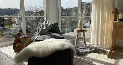 Große Ferienwohnung (120m²) mit „schöner Aussicht“ Garten mit Spielplatz