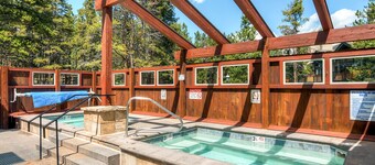 Park Place Peak 9 Condo: Ski In, Stroll To Shuttle