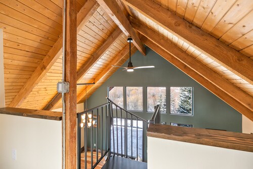 The Fishermen’s Place: Mountain Views + Dog Friendly