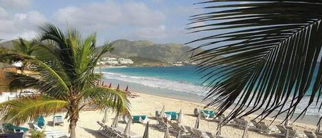 Am Strand, Liegestühle, Strandtücher