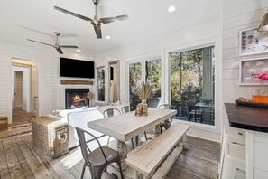 Dining - Family Getaway | 2-min to Beach | 2 Community Pools | 6 Bikes | Close to Seaside (Seagrove Beach)