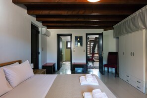 Comfort Villa, 4 Bedrooms | 3 bilik tidur, seterika/papan seterika, Wi-fi percuma, cadar katil