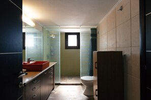 Comfort-Villa, 4 Schlafzimmer | Badezimmer | Regendusche, kostenlose Toilettenartikel, Haartrockner, Handtücher