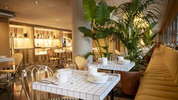 Se ofrece un desayuno bufé (20 EUR por persona)