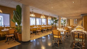 Päivittäinen buffetaamiainen maksusta
