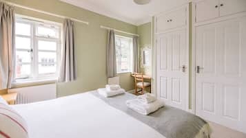 2 bedrooms, iron/ironing board, travel cot, WiFi