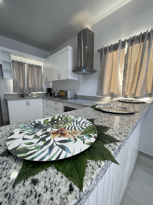 冰箱、微波炉、烤箱、茶具/咖啡用具