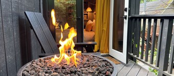 The Black Nest~Contemporary & Stylish Redwood Nest! HotTub!/Pup/3for2 to Apr!