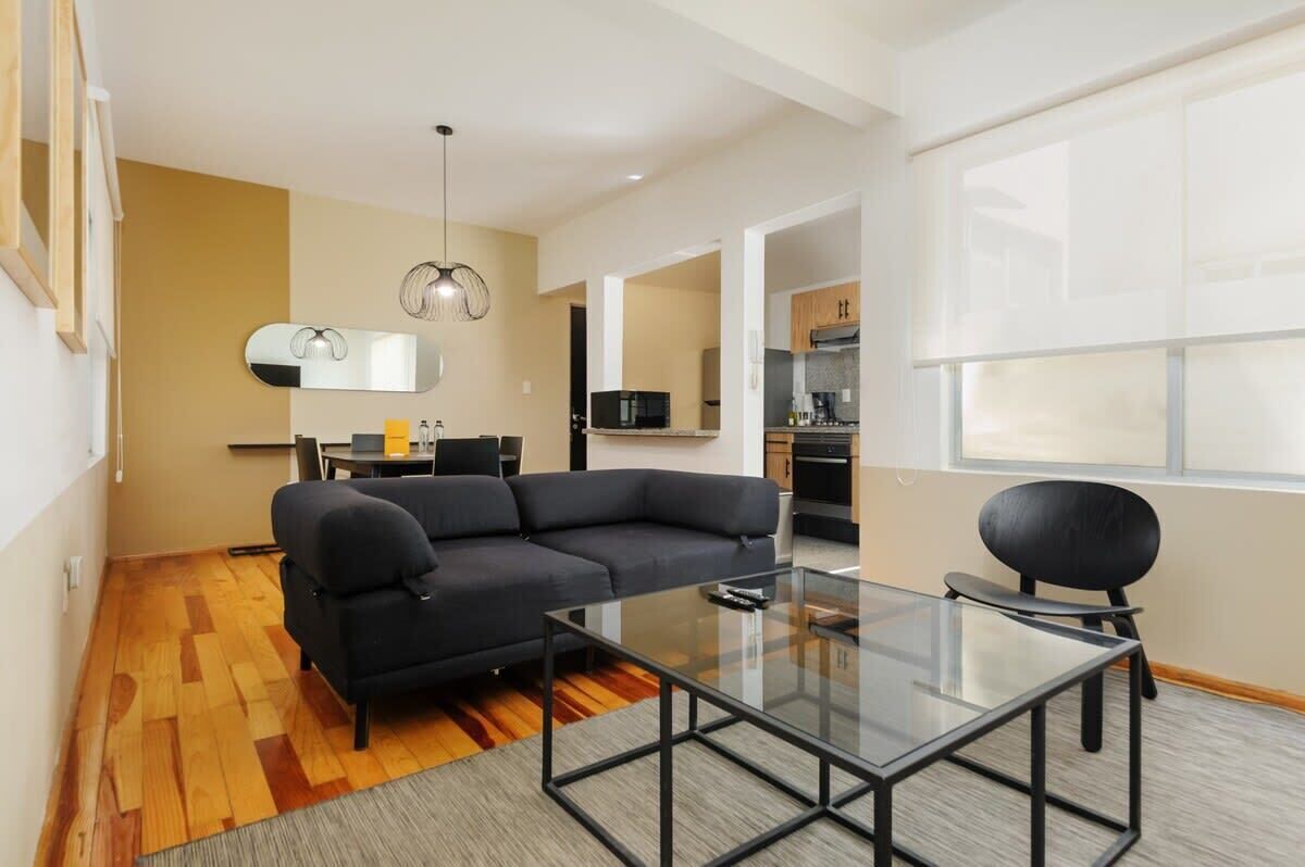 Een televisie en een kantoor