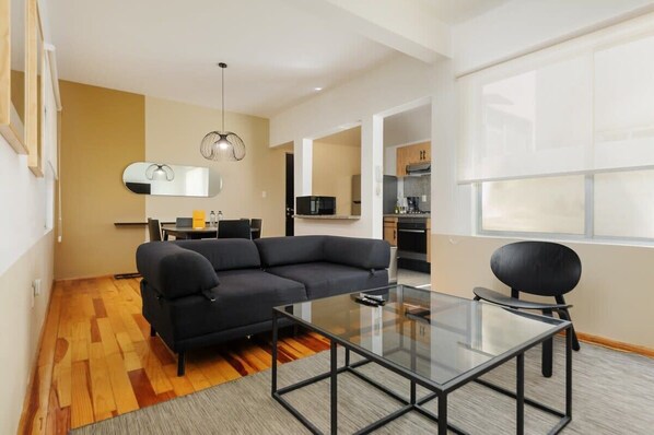 Televisión y oficina 