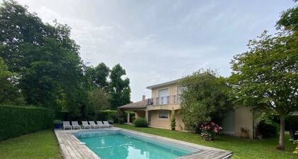 House with private pool near the sea