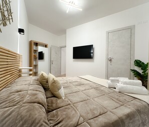 1 bedroom, Egyptian cotton sheets, premium bedding, memory-foam beds - Colosseum Luxury Guesthouse (Rome)