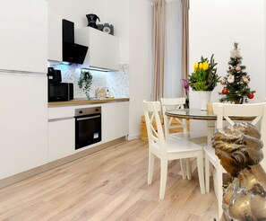 Full-sized fridge, microwave, oven, espresso maker - Colosseum Luxury Guesthouse (Rome)