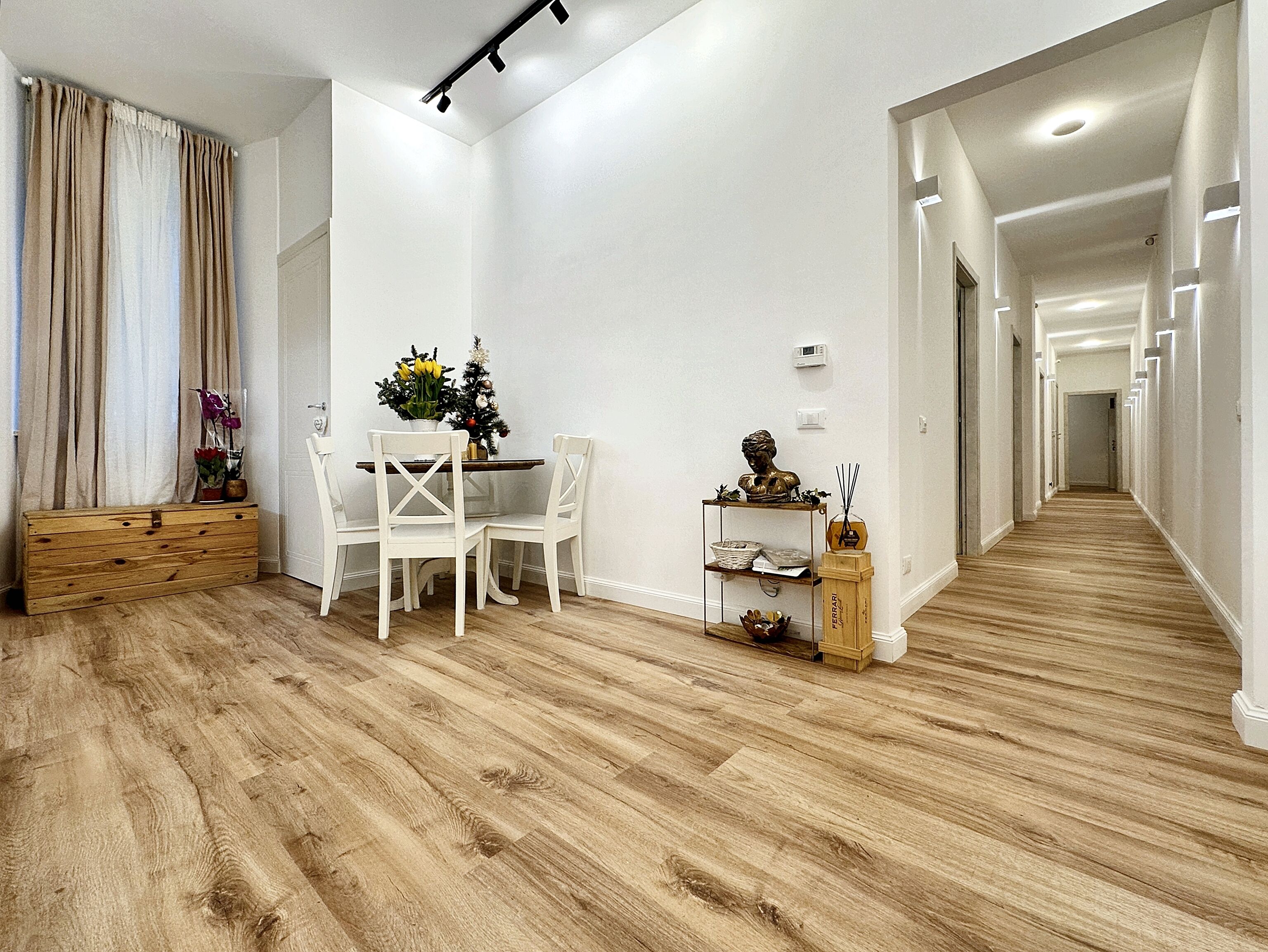 55-inch Smart TV with digital channels, TV, Netflix